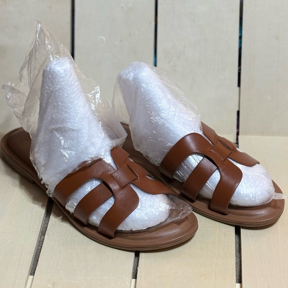 The Drop Women's Brown Slide Sandals with Interlocking Strap - Picture 2 of 7